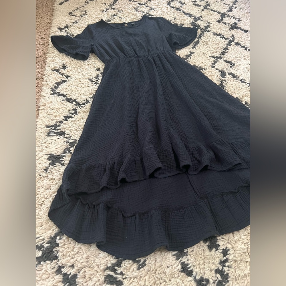 Emery Rose Flowy Maxi Dress size M